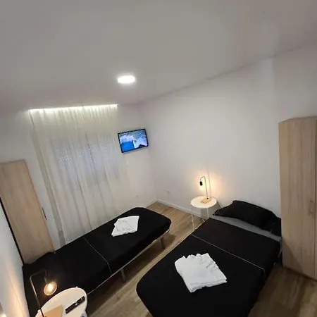 Daire Casa Inteira 2 Quartos, 1 Wc *