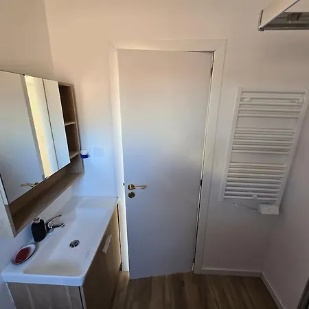 Daire Casa Inteira 2 Quartos, 1 Wc